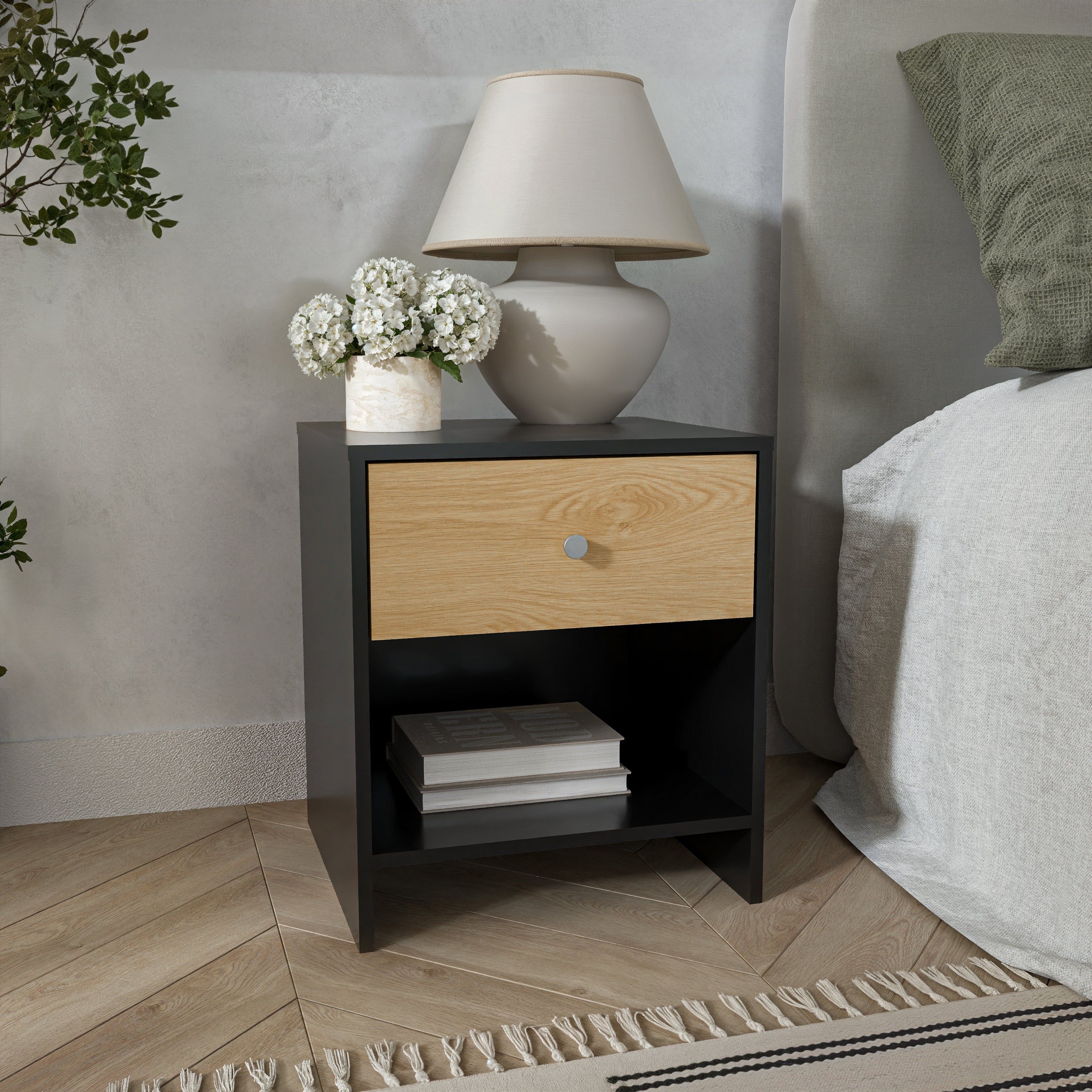 שידת לילה מודרנית לחדר שינה דגם סלין שחור עם מגירה אלון