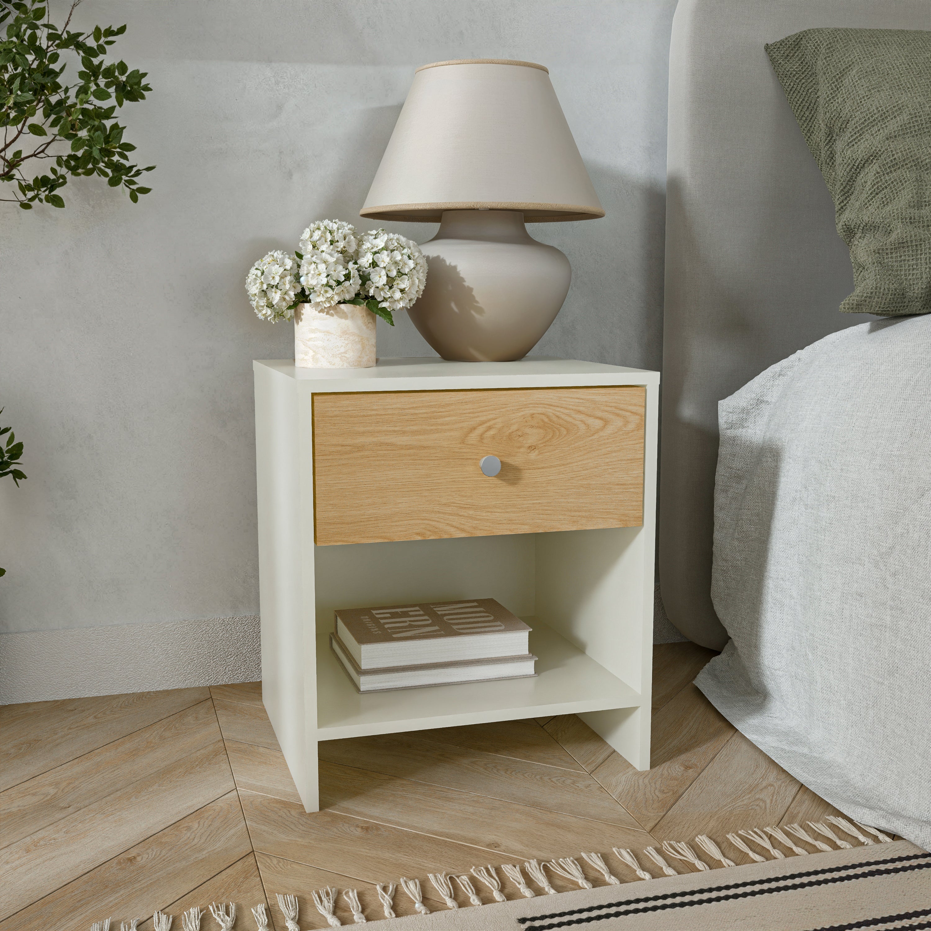 שידת לילה מודרנית לחדר שינה דגם סלין לבן עם מגירה אלון